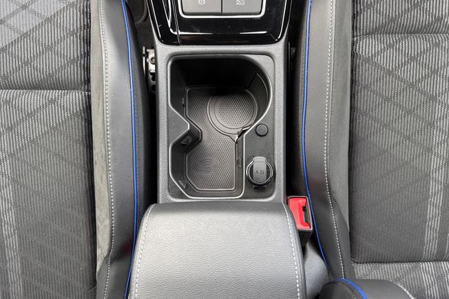 VOLKSWAGEN Golf Photo 31