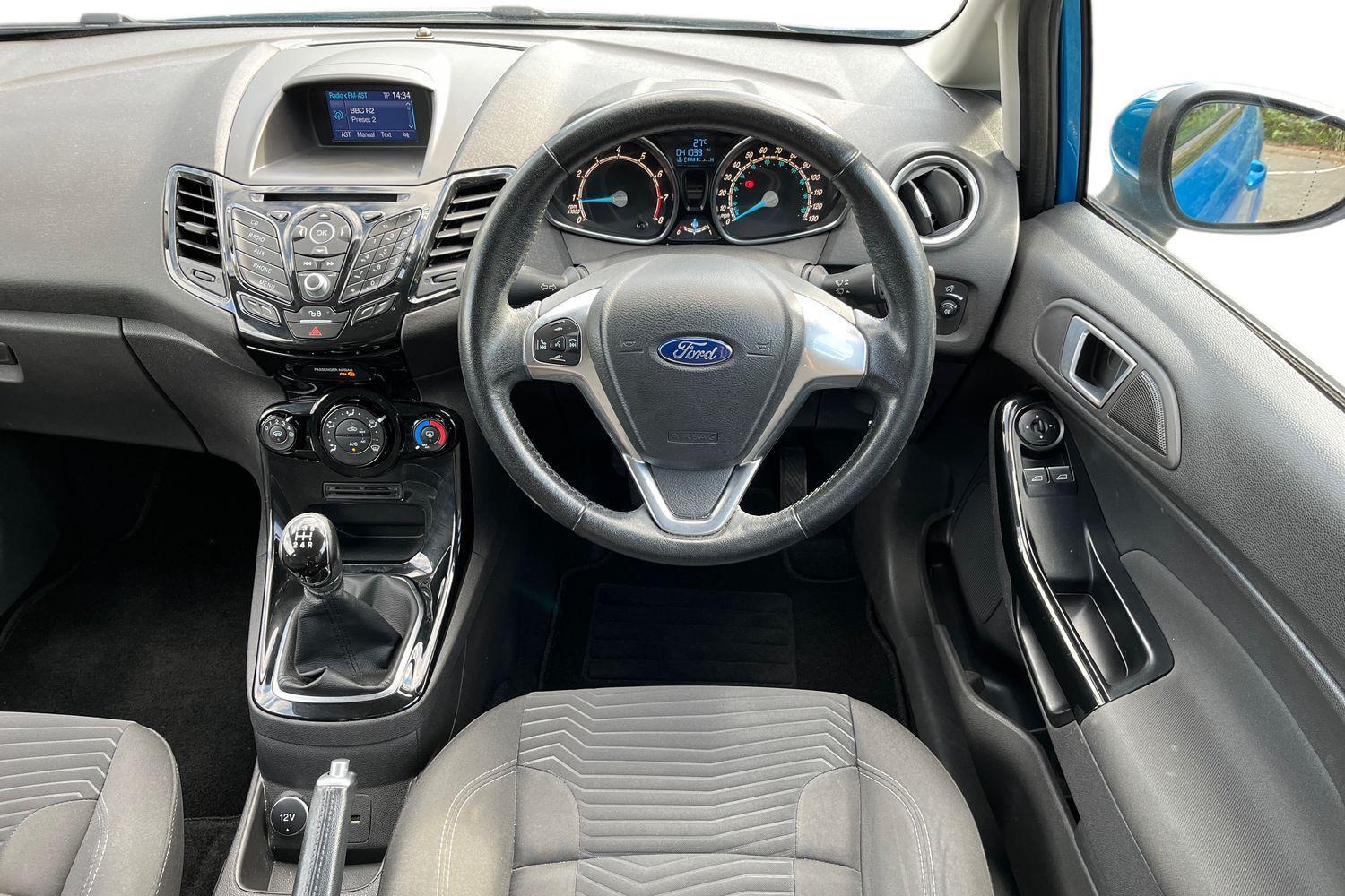 Ford FIESTA Photo 10