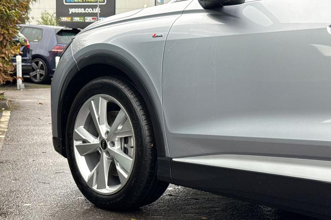 AUDI Q4 e-tron Photo 23