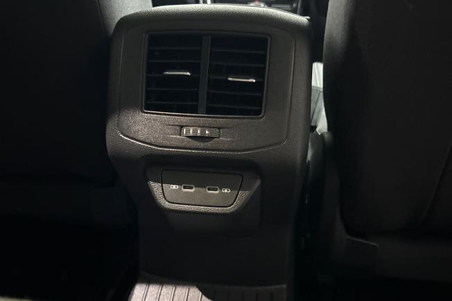 VOLKSWAGEN T-Roc Photo 31