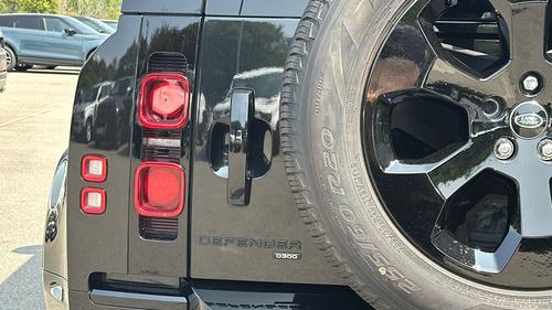 Land Rover Defender Photo autoimg-a1b0103830bf332f9a409b3bcc5e2b2169656448.jpg