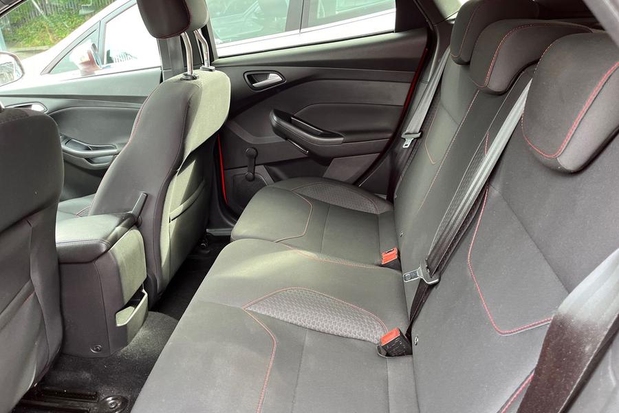 Ford FOCUS Photo autoimg-a1b7268365932789689085431a367bc88659eee8.jpg