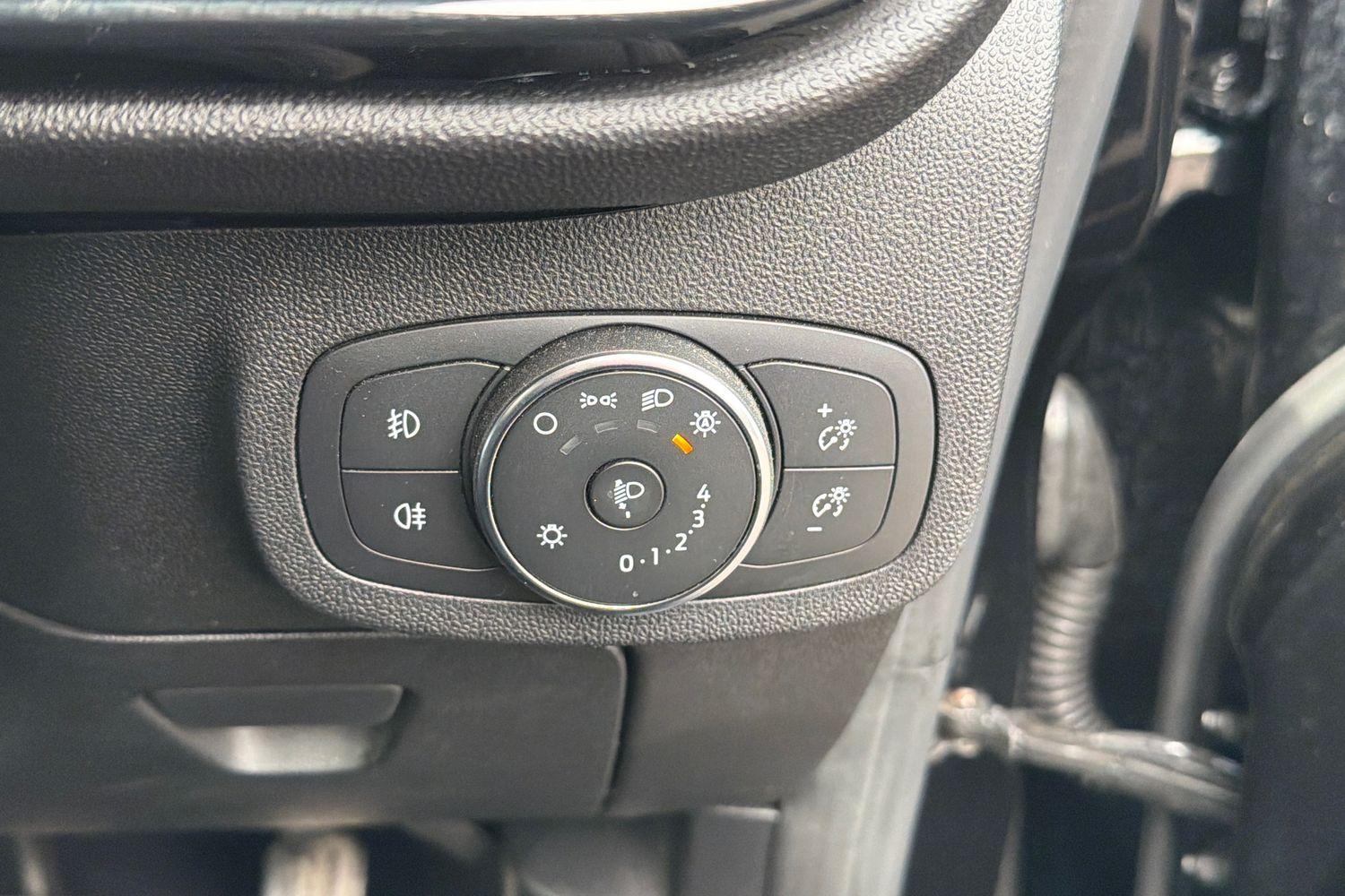 Ford FIESTA Photo 28