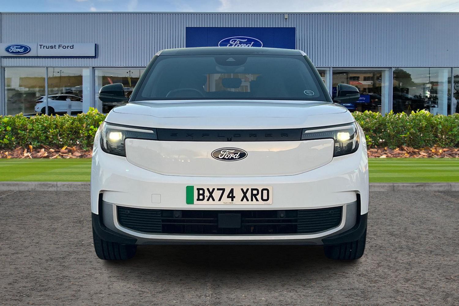 Ford Explorer Photo 5