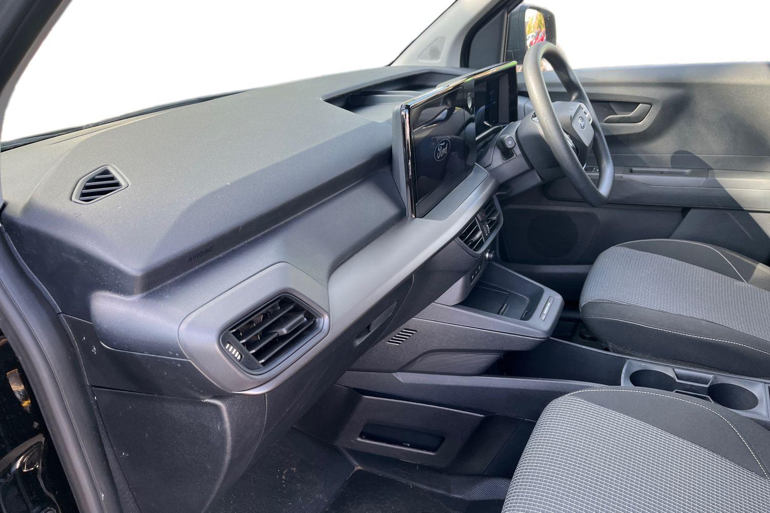 Ford E-Transit Courier Photo 2