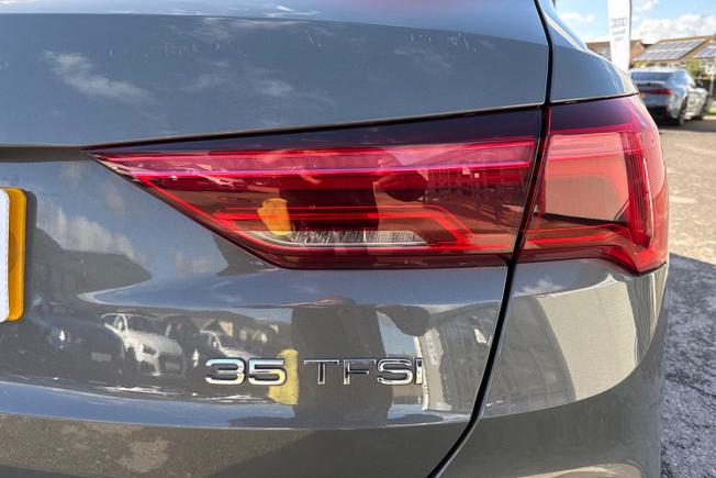 Audi Q3 Photo 18