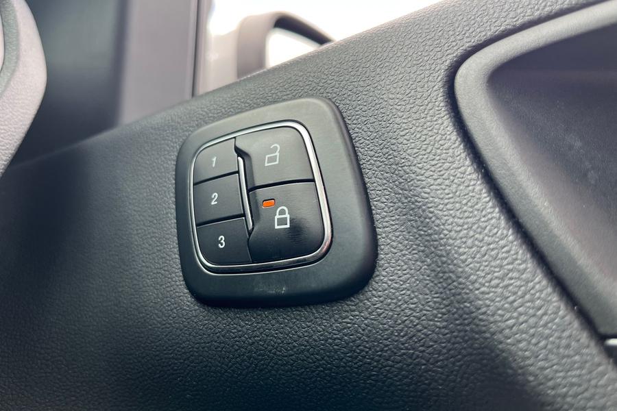 Ford Kuga Photo autoimg-a1d064462e987bee2684ad48f03437dd5830ed5b.jpg