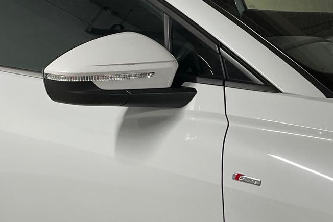 AUDI Q4 e-tron Photo 20