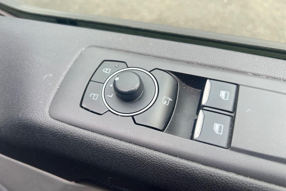 Used FORD TRANSIT CUSTOM MJ75TFN 32