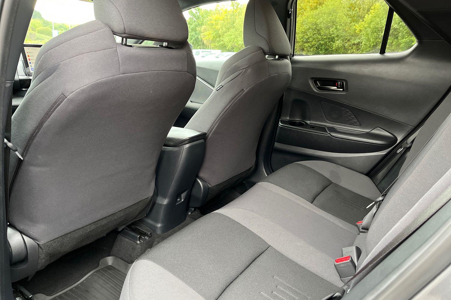 Toyota C-HR Photo 37