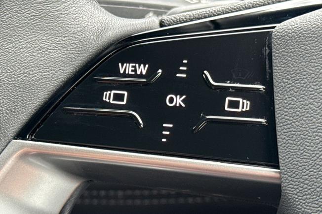 Audi Q6 e-tron Photo 16