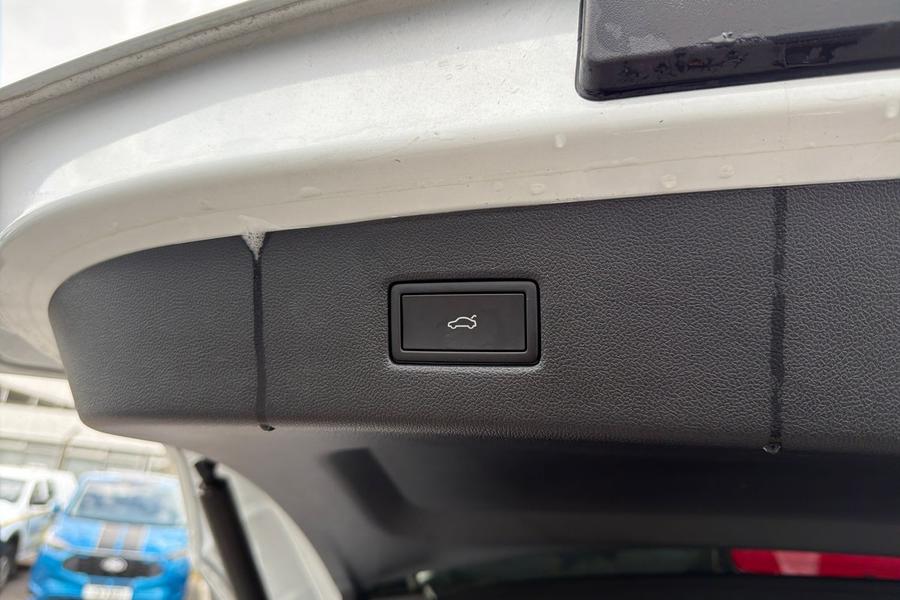 Ford Explorer Photo autoimg-a1ef0ebc9aa2f1943b9ae65b6c0b80d315e750a6.jpg