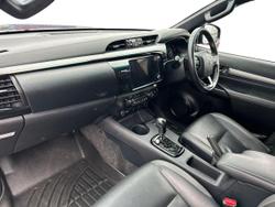 TOYOTA Hilux Photo 2