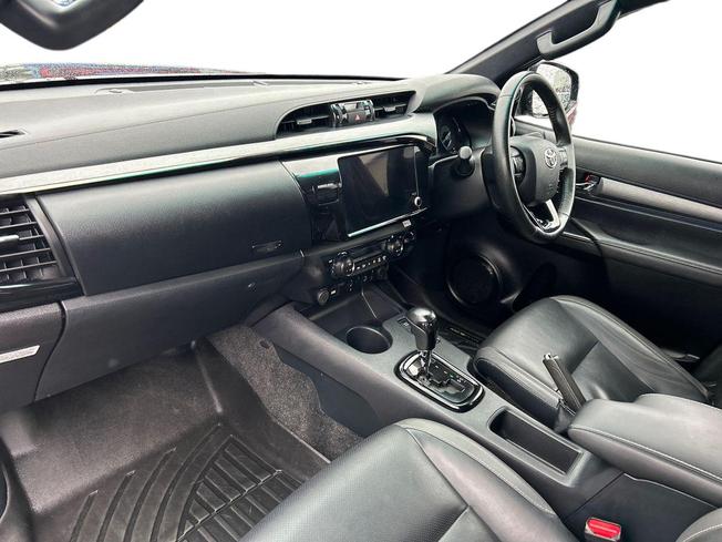 TOYOTA Hilux Photo 2