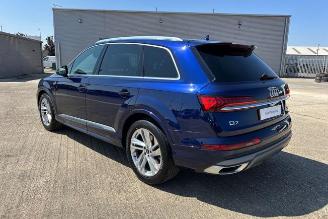AUDI Q7 Photo 23
