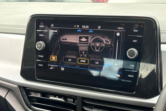 VOLKSWAGEN T-Roc Photo 28