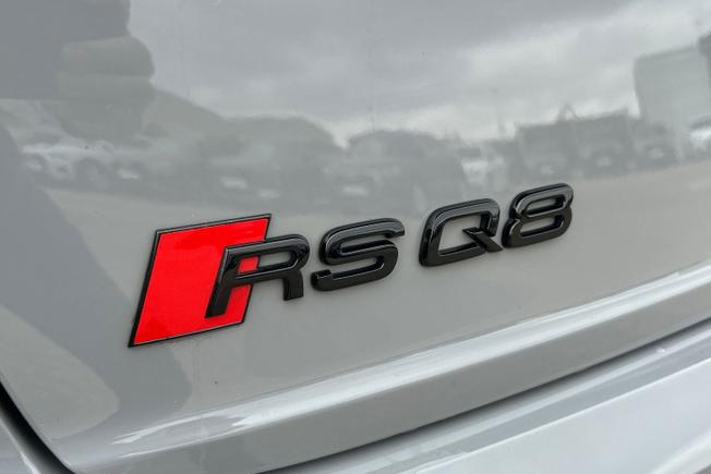 AUDI Rsq8 Photo 34