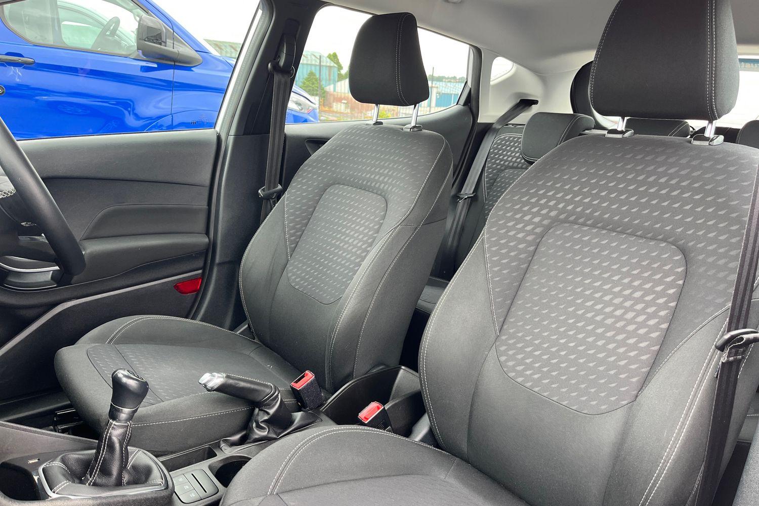 Ford FIESTA Photo 18
