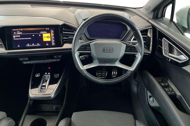 AUDI Q4 e-tron Photo 11