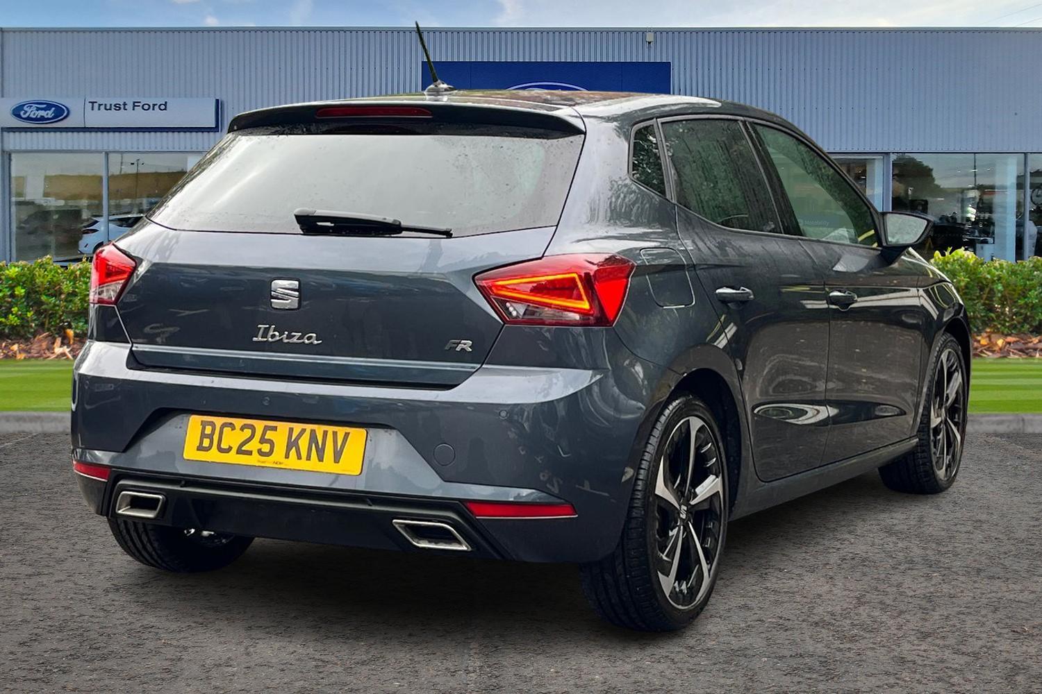 SEAT Ibiza Photo 3