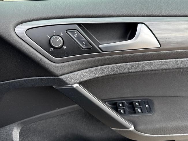 Volkswagen Golf Photo 28