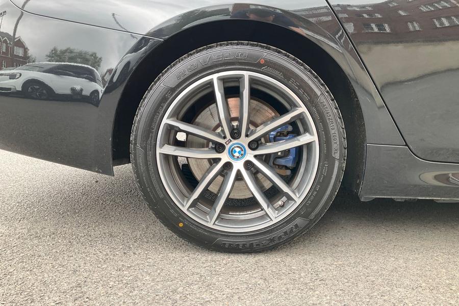 BMW 5 SERIES Photo autoimg-a21e96a43f3d844fd275162acaee7f61a34d1d73.jpg