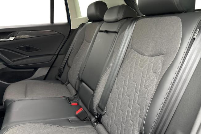 VOLKSWAGEN Tiguan Photo 9