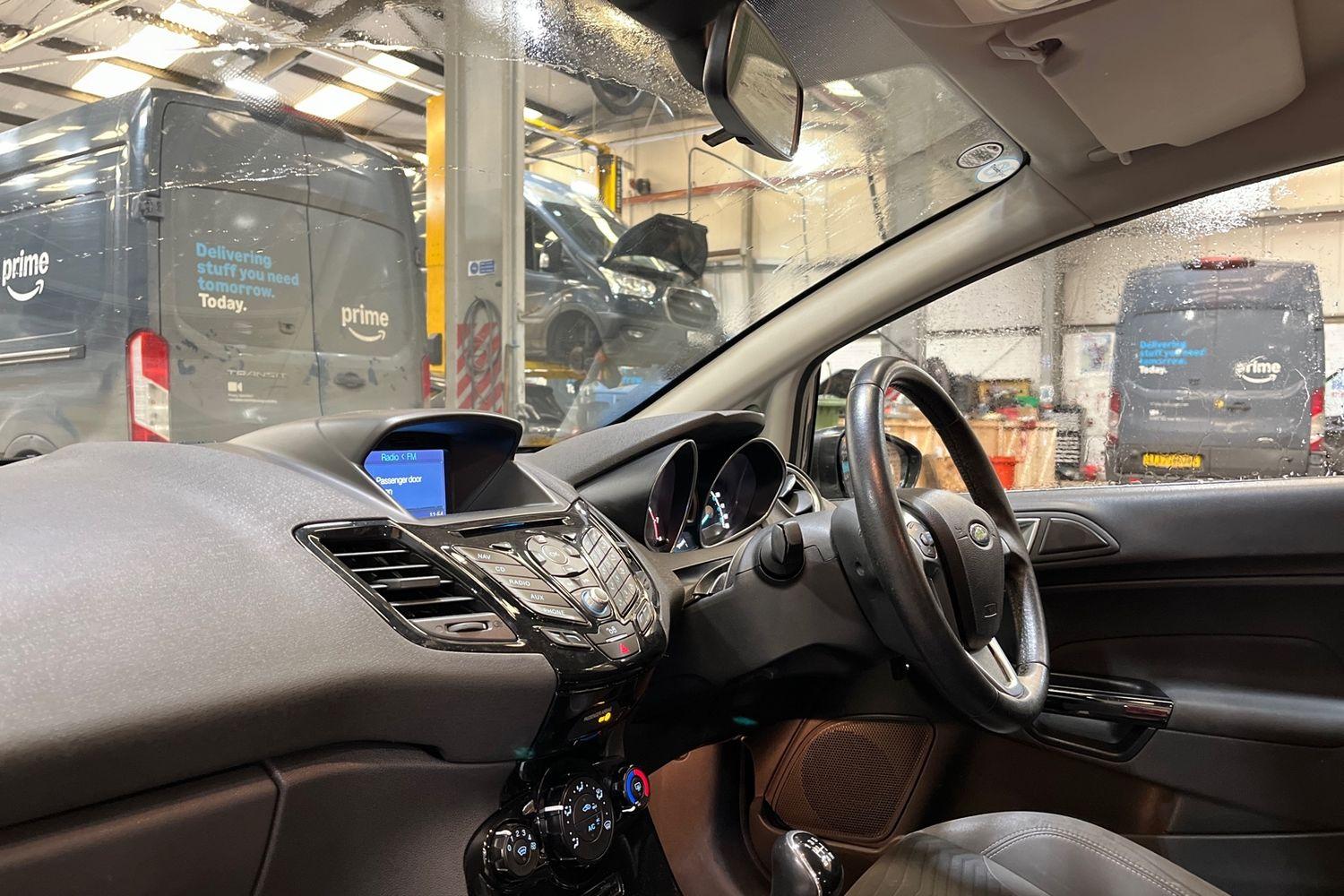 Ford FIESTA Photo 17