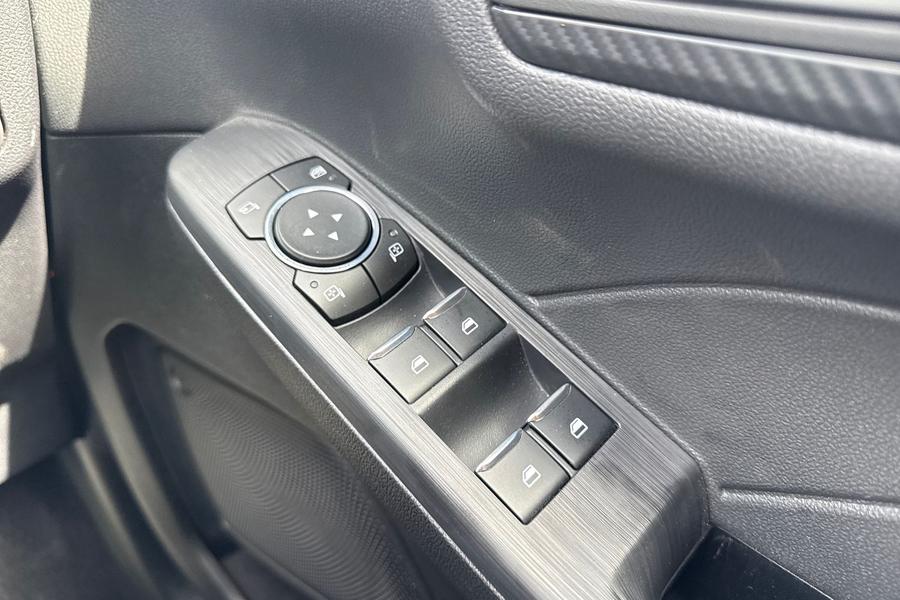 Ford Kuga Photo autoimg-a22d9be703f2a732d7a52cdfd3cfcc415bb5fc4e.jpg