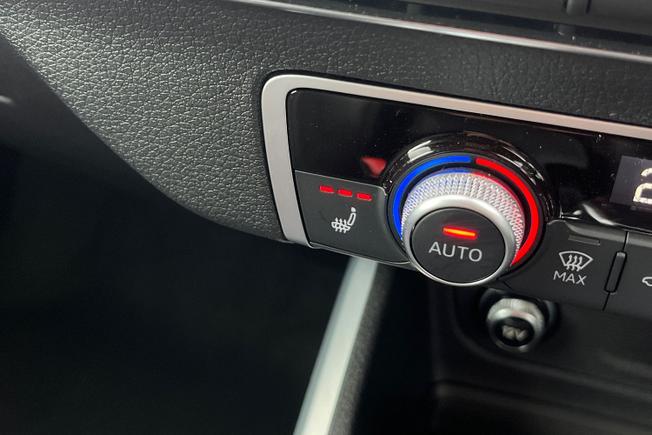AUDI  SQ2 Photo 26