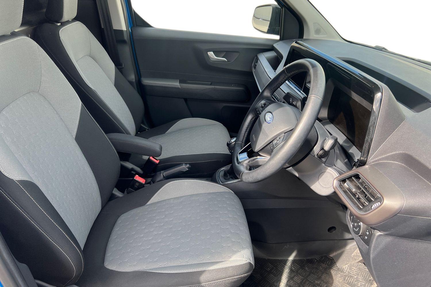 Ford TRANSIT COURIER Photo 10