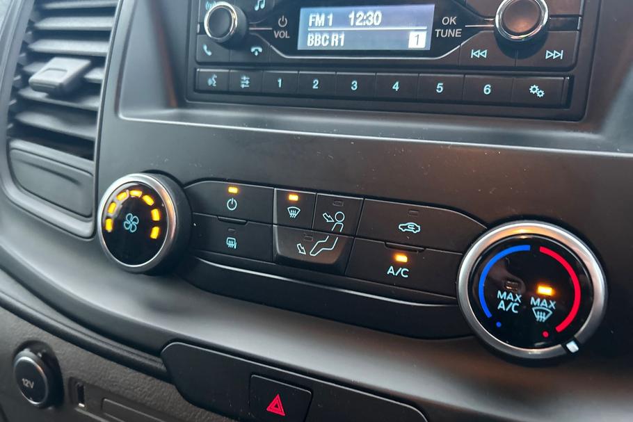 Used Ford TRANSIT CUSTOM YT19CSR 17