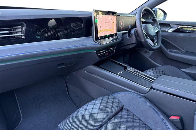 VOLKSWAGEN Passat Photo 2