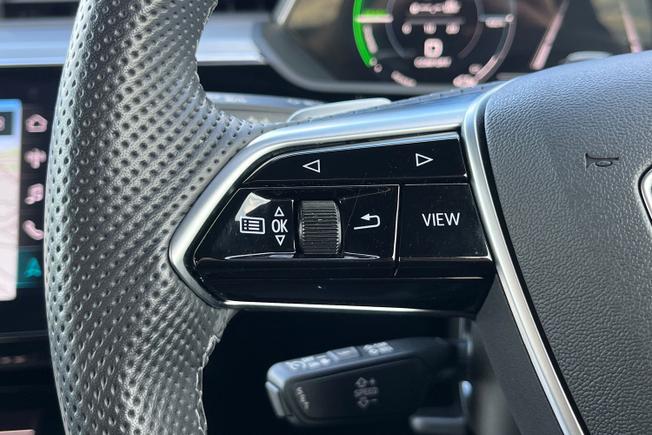 AUDI e-tron Photo 16