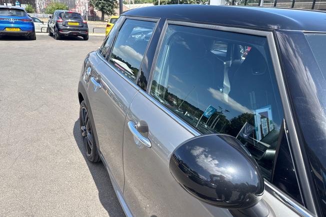 MINI Hatch Photo 20
