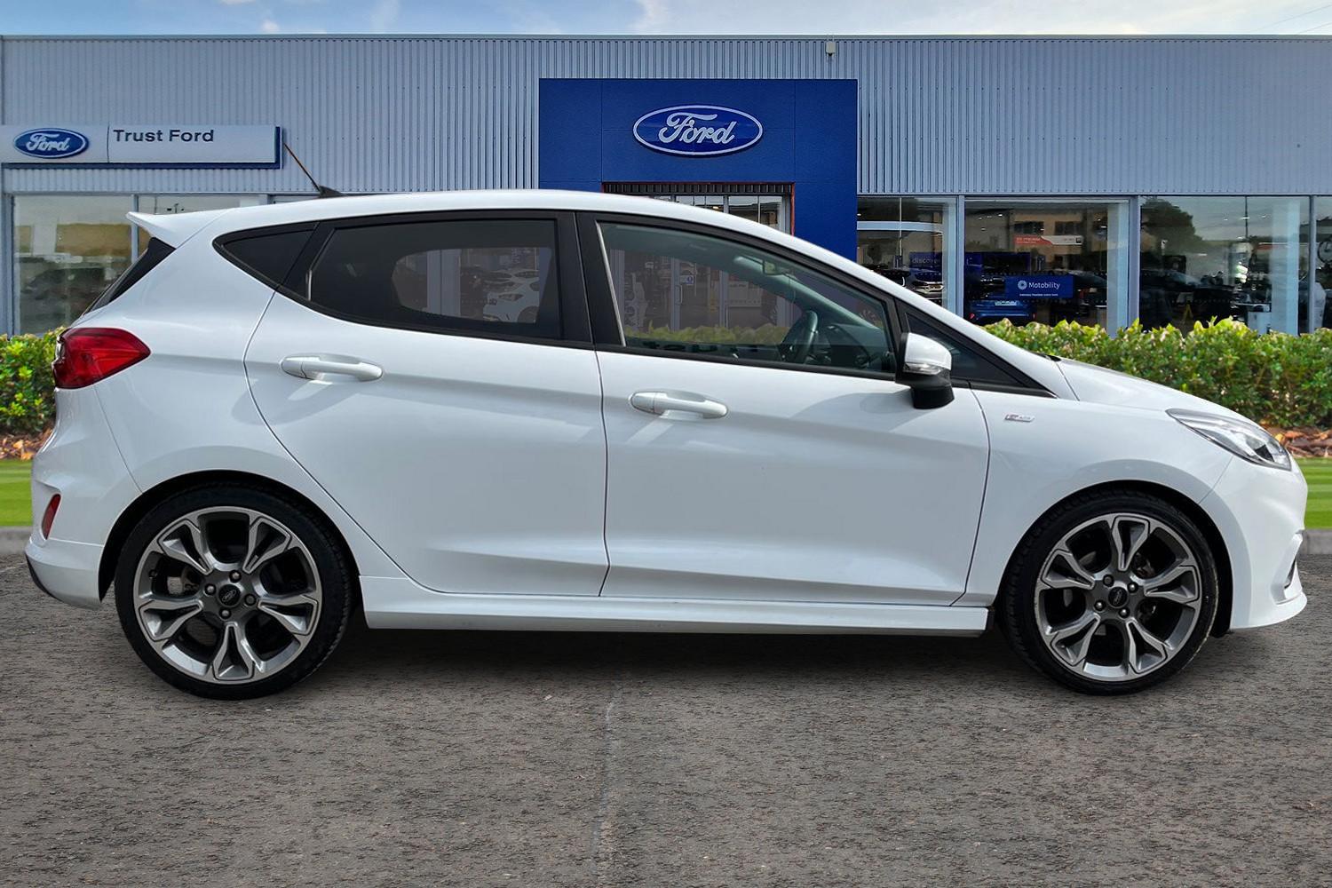 Ford FIESTA Photo 2