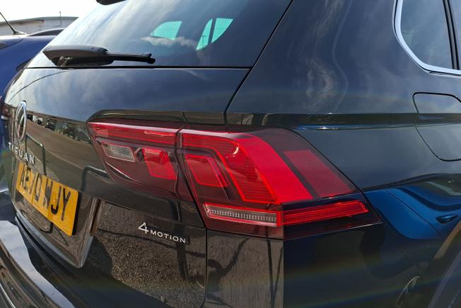 VOLKSWAGEN Tiguan Photo 18