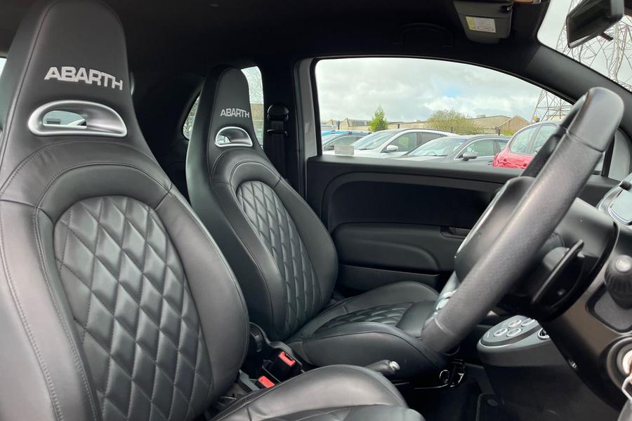 Abarth 595 Photo autoimg-a2496ff265548ad2f23d8e39ba55e876efe845fd.jpg