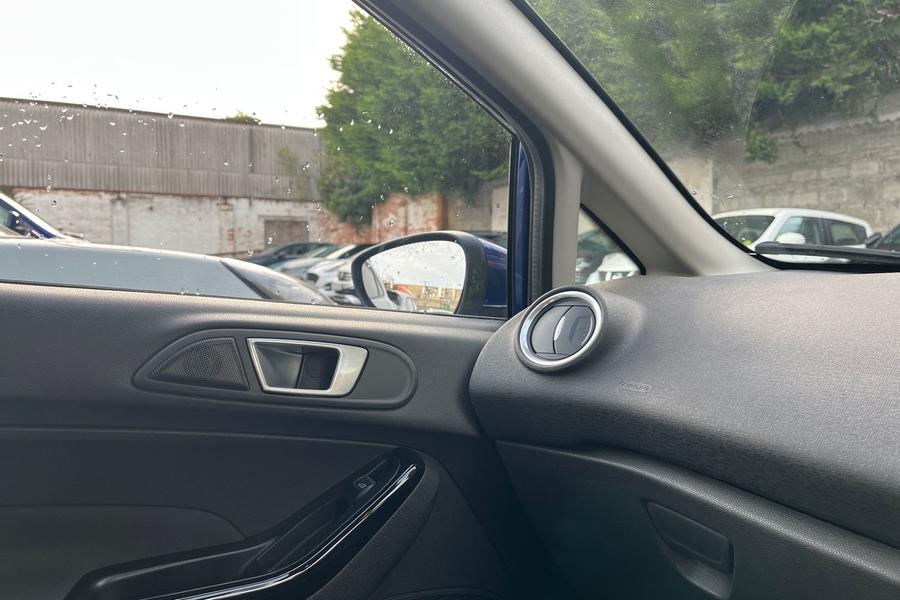 Ford FIESTA Photo autoimg-a24be034c6dff7941b771908ddb24af078916c59.jpg