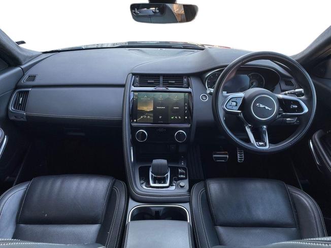 Jaguar E-PACE Photo 10