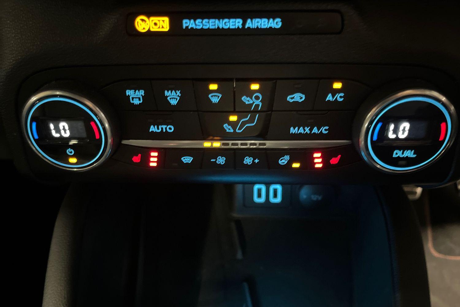 Ford KUGA Photo 28