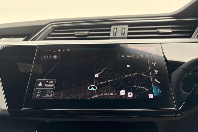 AUDI Q8 E-Tron Photo 14