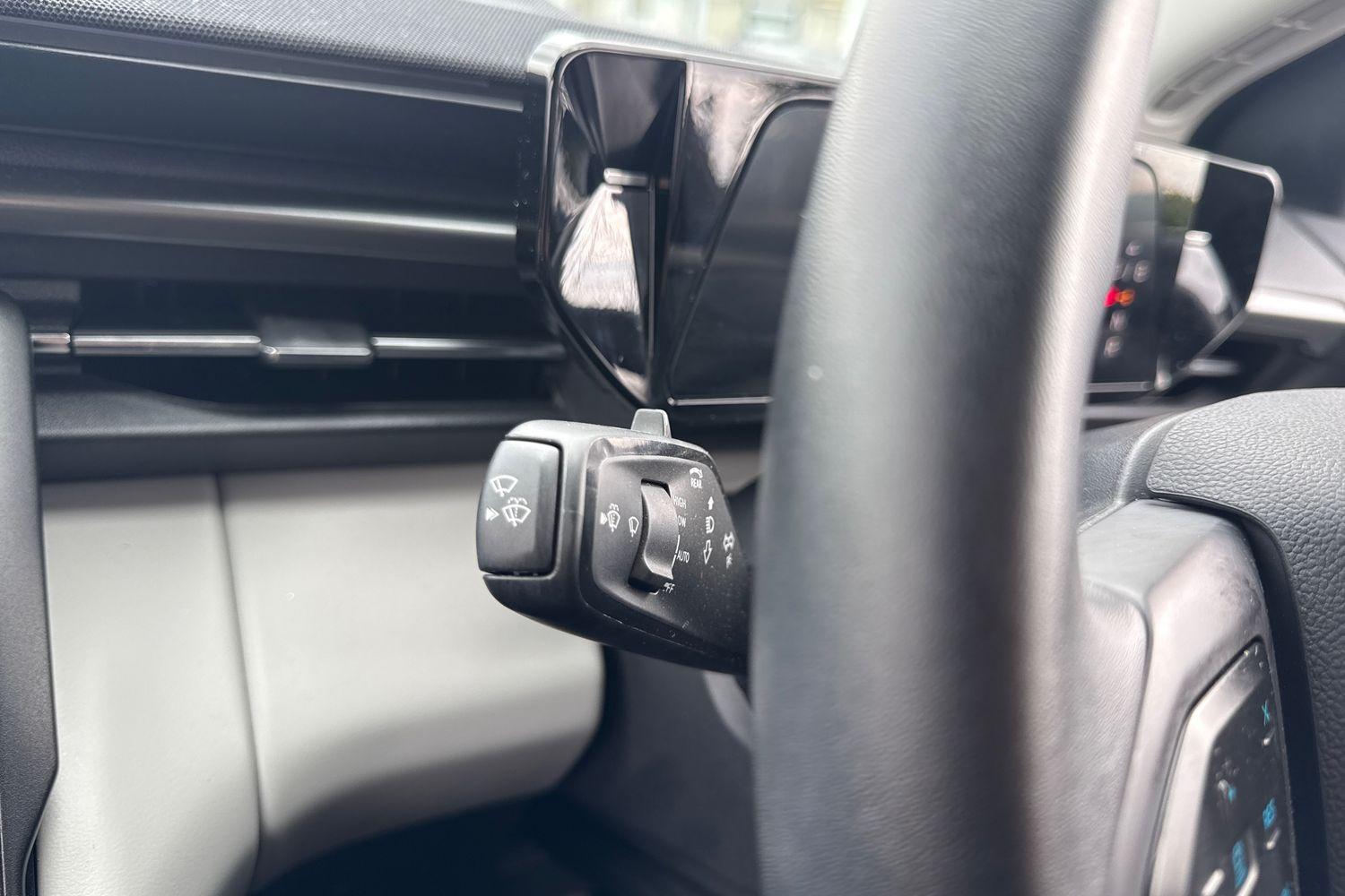 Ford EXPLORER Photo 13