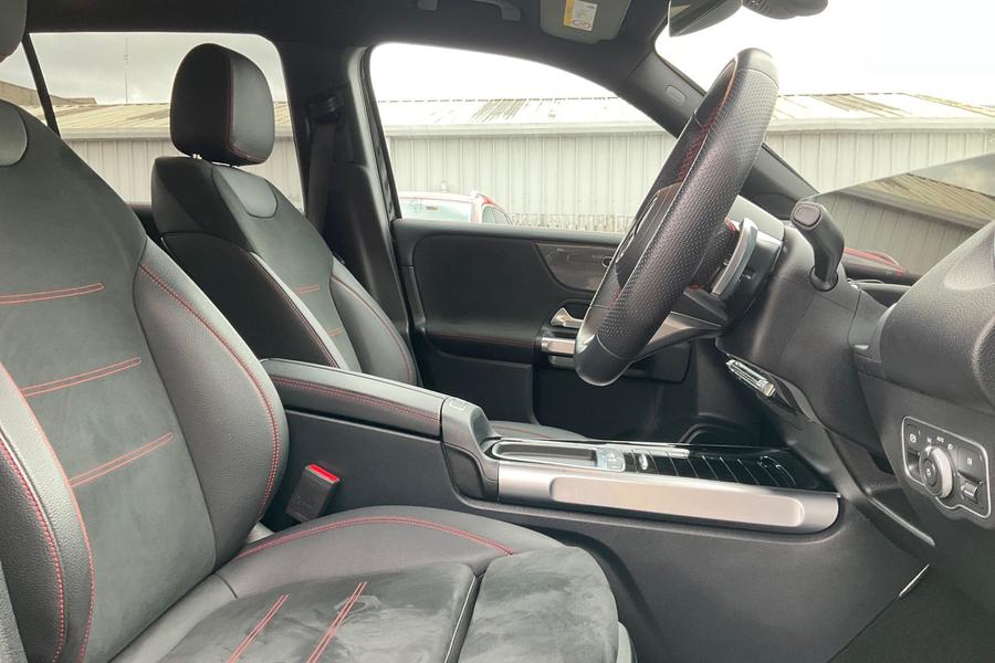 Mercedes-Benz GLB Photo autoimg-a267c2e91a70dffbdd721328f3fd201501bd4df3.jpg