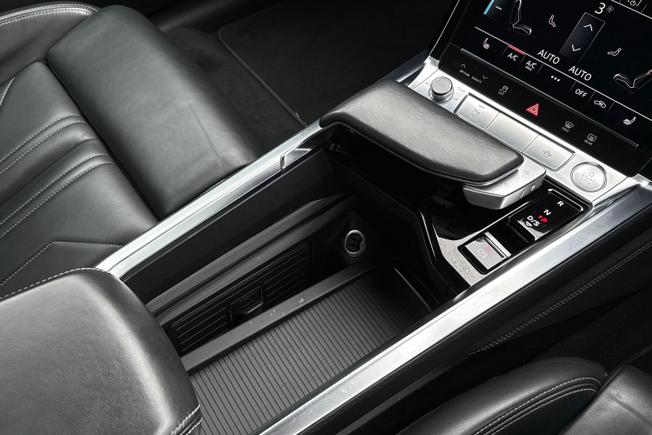 Audi e-tron Photo 38