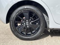 MAZDA Mazda2 Photo 5