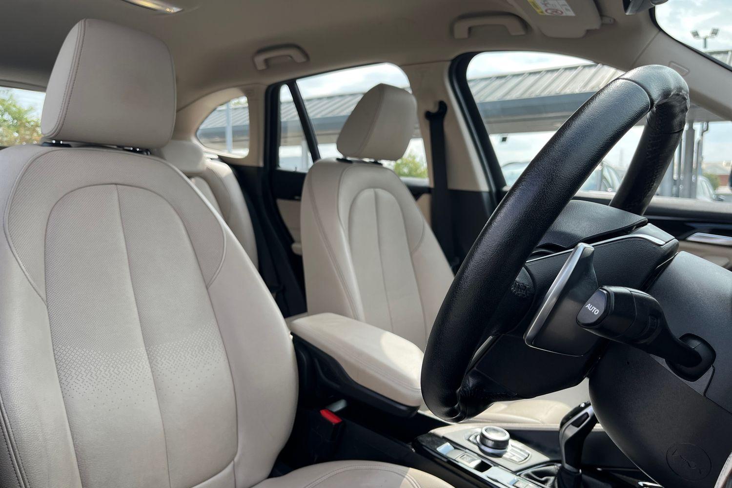BMW X1 Photo 16