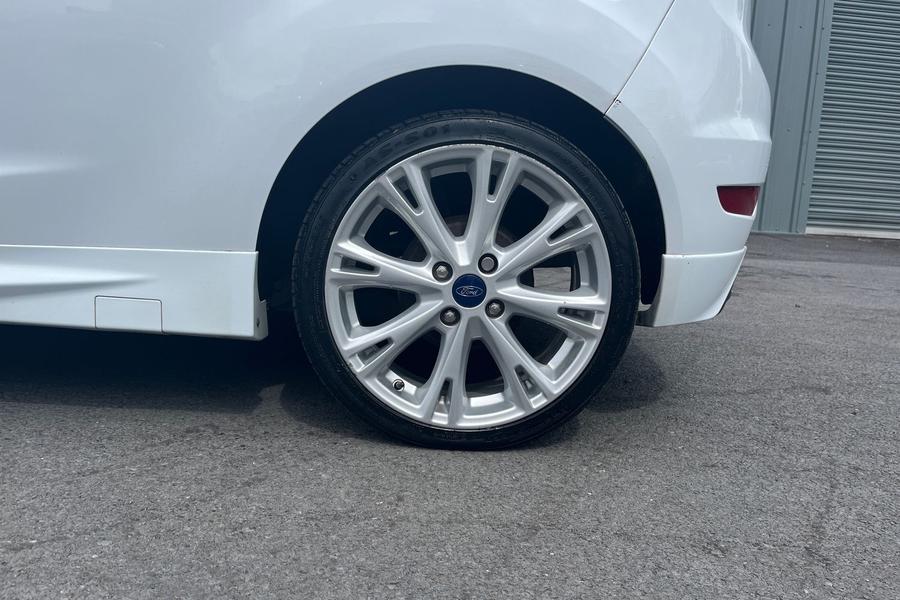 Ford FIESTA Photo autoimg-a273b33838e2ab027bd53f229837511f77ae2fa7.jpg