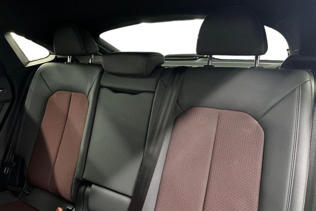 AUDI Q3 Photo 9