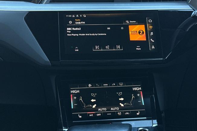 Audi e-tron Photo 35
